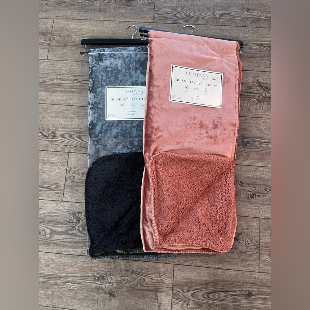 NWT Ellen Tracy Crushed Velvet Throw blanket